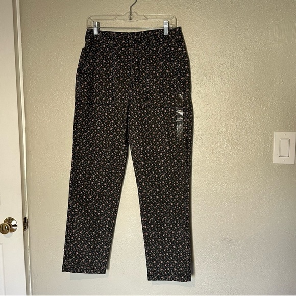 NWOT American Eagle Black Pink Ditsy Mini Floral Print Utility Stretch Pants - Picture 2 of 8